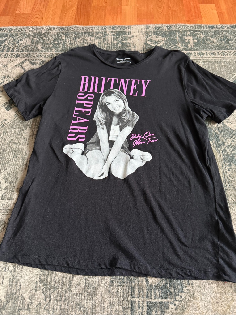 Britney Spears "Baby One More Time" graphic t-shirt size large